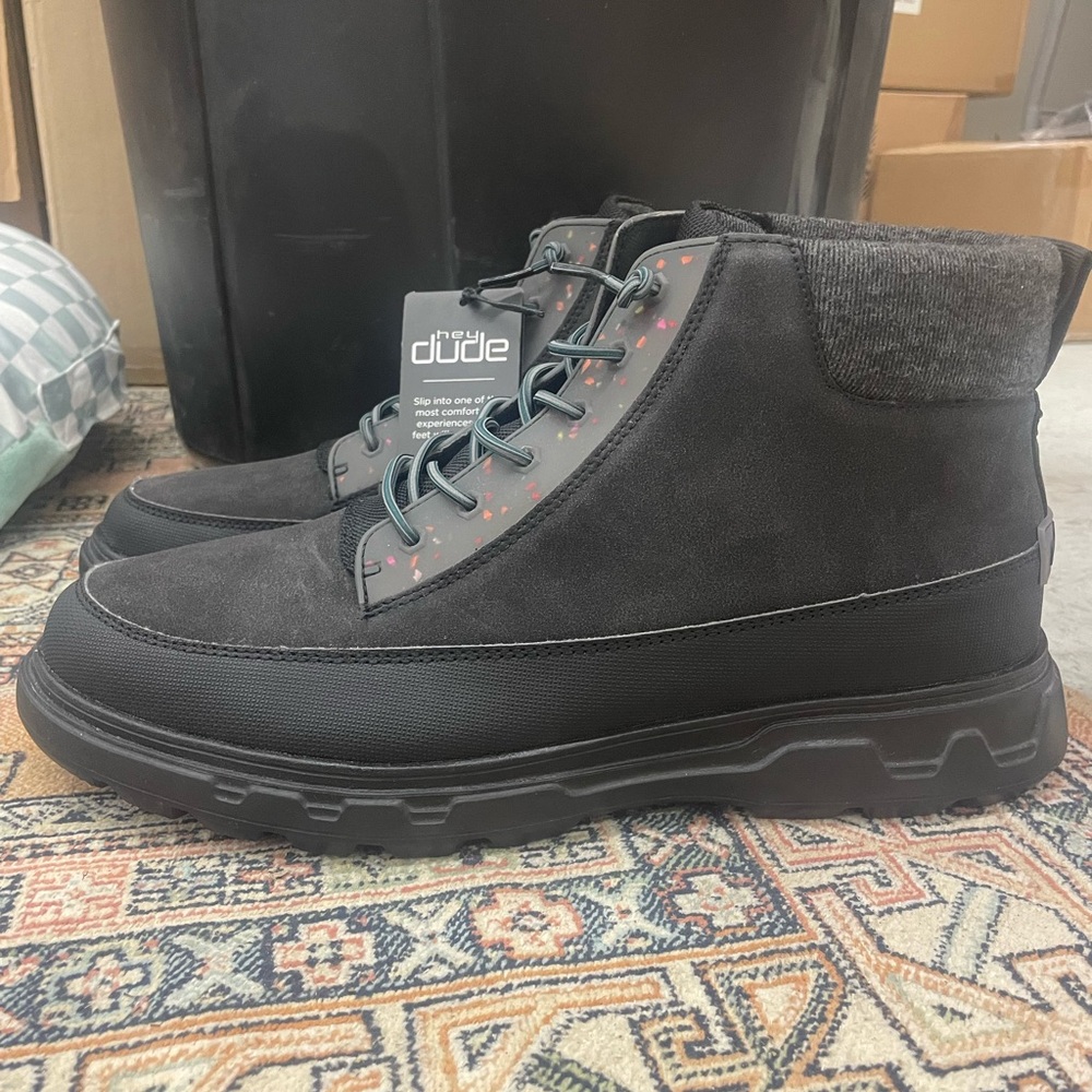 NWT Men’s Hey Dude Boots
